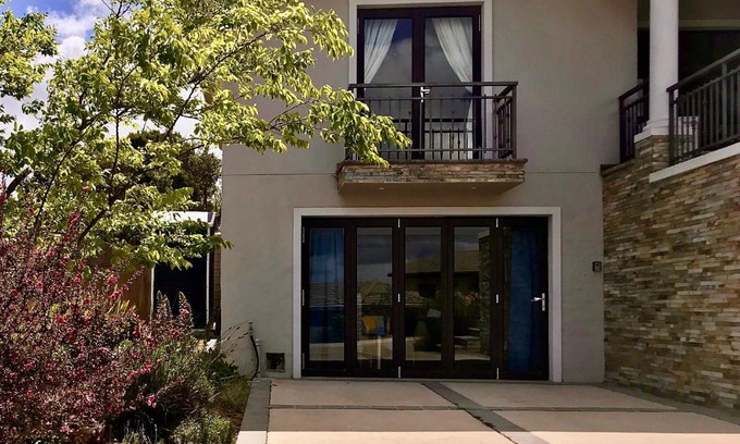 Grahamstown Apartment | Studio on the Hill with Inverter & Water tanks