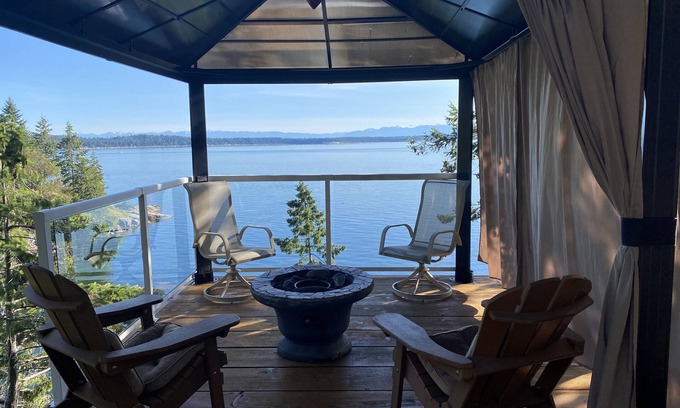 Lund Apartment | Studio overlooking ocean with hot tub and beach access!