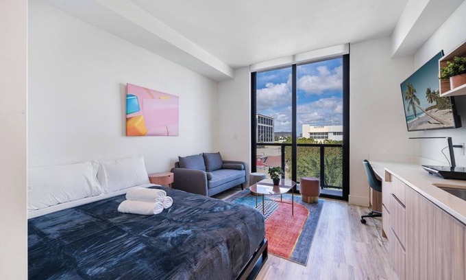 East Little Havana Apartment | Studio @ Pastel with Balcony City View