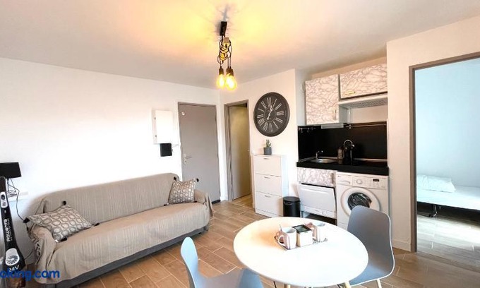 Port Rive Gauche Apartment | Studio Plage du Grazel
