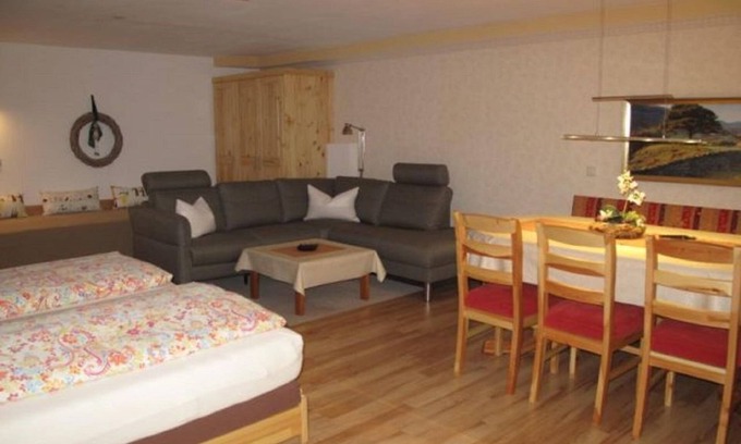 Saarlouis Apartment | Studio, shower/WC, living/sleeping room. - House Anna