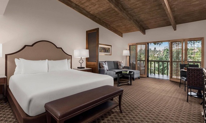 Rancho Bernardo Hotel | Studio Suite, Golf or Spa View at Rancho Bernardo Inn, Outdoor Pool, Parking