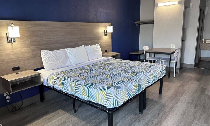 Twin Brook Hotel | Studio Suites Extended Stay