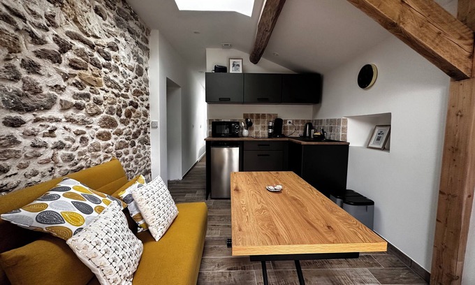Saint-Mars-d'Outille Apartment | Studio T1 with courtyard