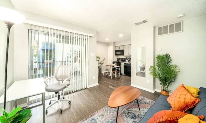 East Riverside - Oltorf Apartment | Studio Treehouse Hideout ~ South Austin ~ Work-Pro Friendly