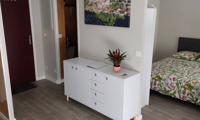 Gramat Apartment | Studio type T2, hypercentre, furnished with air conditioning and parking