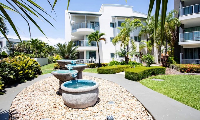 Airlie Beach Apartment | Studio unit ocean views