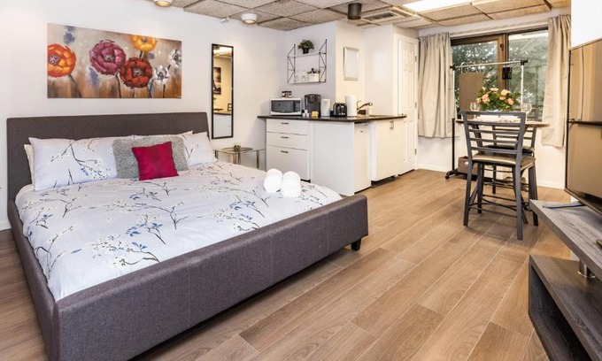 Centretown West Apartment | Studio Units with King Bed - Near Downtown Ottawa