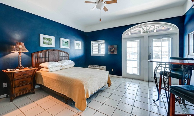 Naples Condo | Studio w/Marina Views: 15 Mi To Everglades!