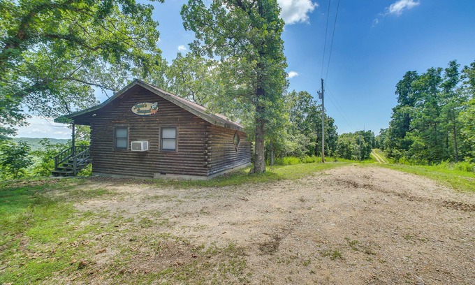 Eureka Springs Apartment | Studio w/Mtn Views, 1 Mi to Thorncrown Chapel!