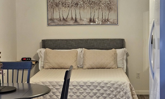 Phenix City Apartment | Studio w/spacious bathroom 14 miles to Ft Benning/Ft Moore