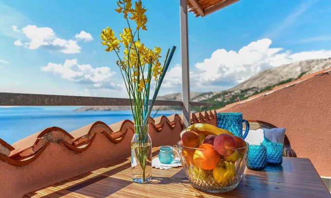 Stara Baska Apartment | Studio With air conditioning and sea view