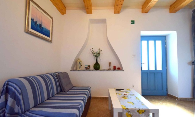 Skrbcici Apartment | Studio with air conditioning in a stone house