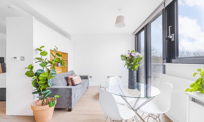 Archway House | Studio with Balcony in Hill House