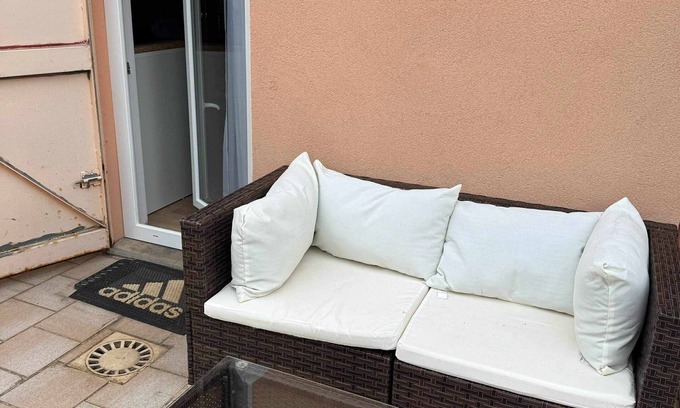 Villerupt Apartment | Studio with Garden