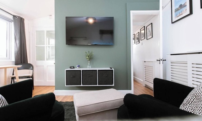 Exeter Apartment | Studio With Parking, By Uni/Hosp