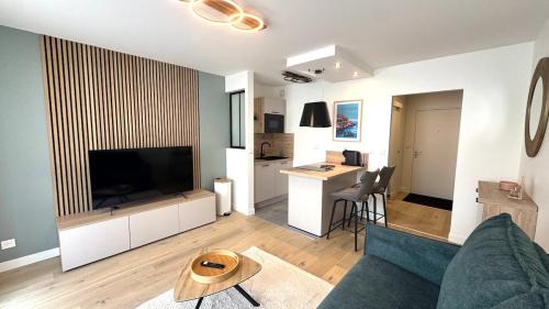 Belloy-en-France Apartment | Studio with private parking