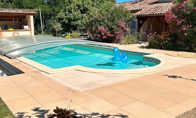 Montayral Apartment | Studio "" with Shared Pool, Wi-Fi and Air Conditioning