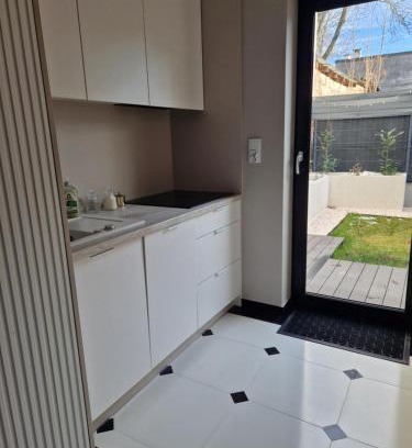 Srodmiescie Apartment | Studio z ogrodem przy Orlej