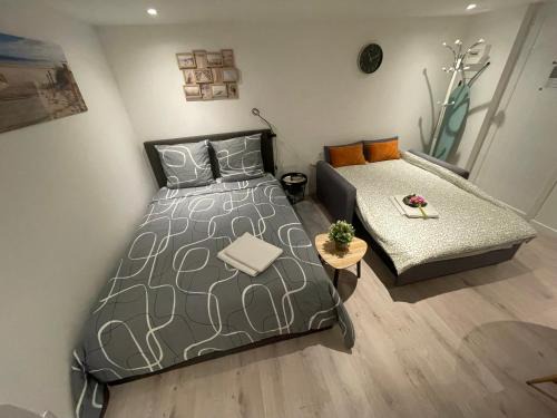 Villepinte Apartment | 'StudioCDG fr' Jardin, Studio proche near CDG Roissy airport, Parc Expositions, Stade de France, Arena, Disney, Asterix