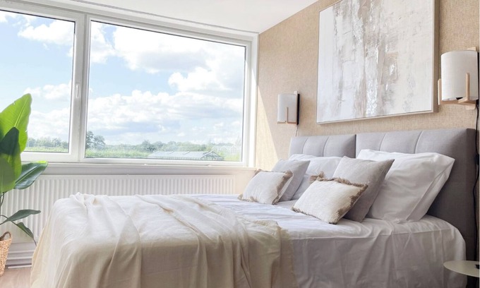 Municipality of Tilburg Apartment | Study hard, relax harder. Stay near University Tilburg and enjoy fresh air and greenery right outside. Great value, shared facilities, and a peaceful vibe — ideal for student life.