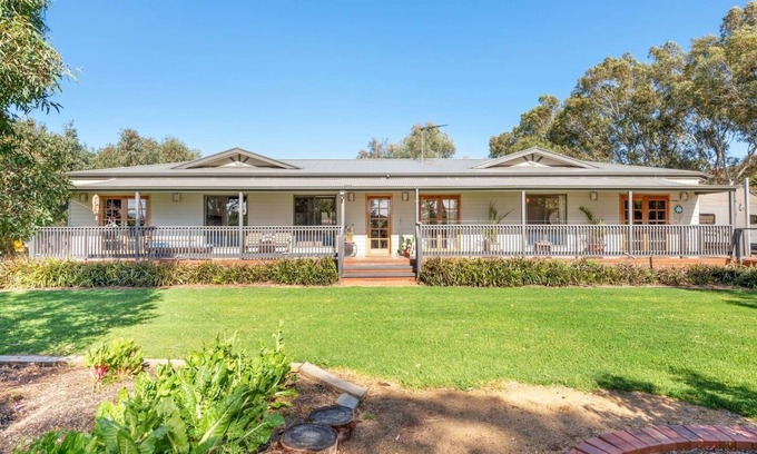 McLaren Vale Cottage | Stump Hill Estate A Unique Stay with Mini Golf