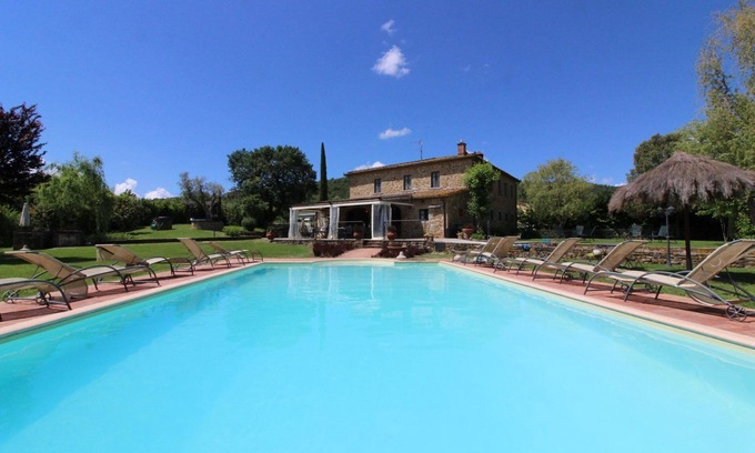 Civitella in Val di Chiana Villa | Stunning private villa with WIFI, private pool, TV, pets allowed and parking, close to Arezzo