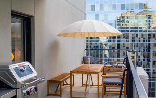 Cite Multimedia Apartment | Stuning penthouse old montreal
