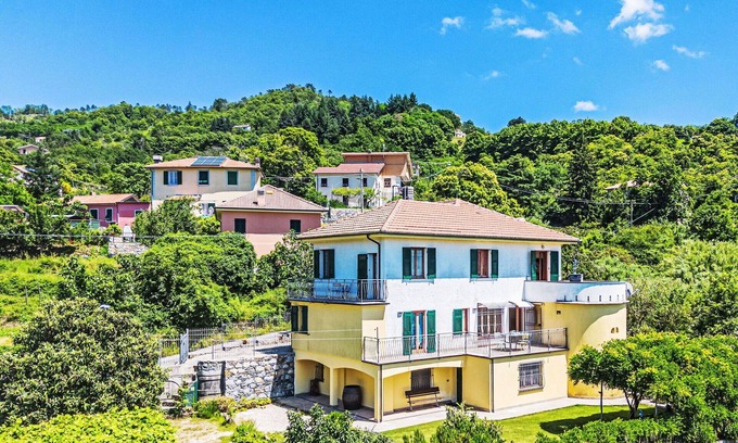 Velva Villa | Stunning private villa for 14 guests with WIFI, TV, patio, pets allowed and parking