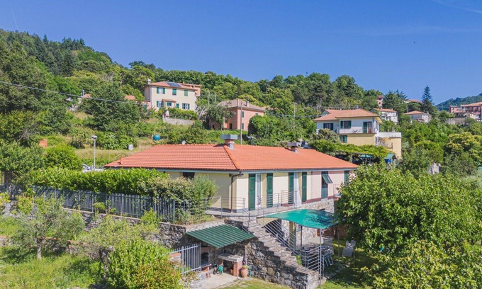 Velva House | Stunning villa for 8 guests with WIFI, TV, terrace, pets allowed and parking