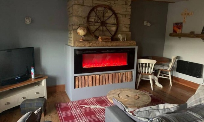 Queensbury Cottage | Stunning 1-Bed Cottage in Halifax