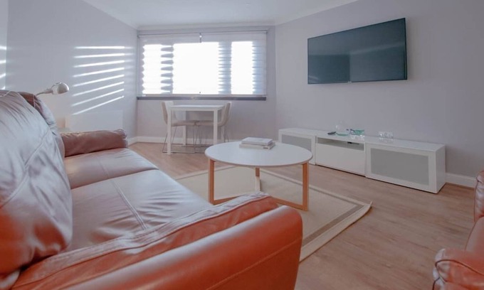 City Centre Glasgow Apartment | ⭐️Stunning 1 Bed Merchant City Apartment ⭐️w/Parking