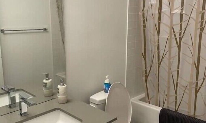 Oakville Apartment | Stunning 1 Bedroom+Den Condo .n
