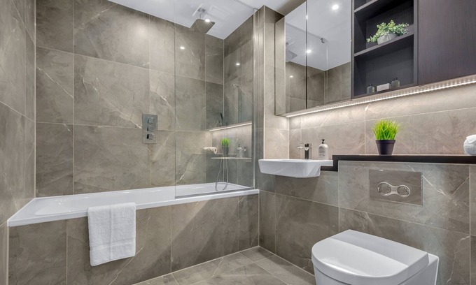 East Acton House | Stunning 1 bedroom Pet Friendly Apartment in Icon Tower near Ealing