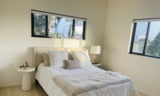 Ocean Park Apartment | Stunning 1 bedroom by ocean
