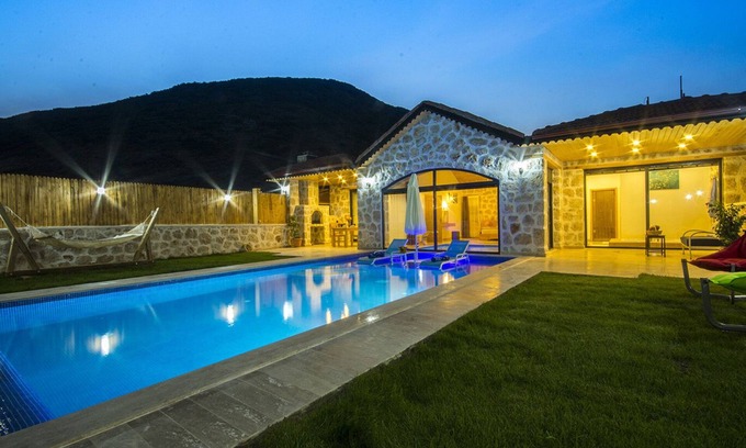 Kas House | Stunning 1 Bedroom Villa with Secluded Outdoor Pool & Heated Indoor Pool