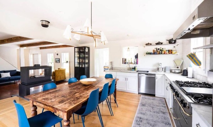 Craryville House | Stunning 1860 Farmhouse, Private Pond & Hot Tub!
