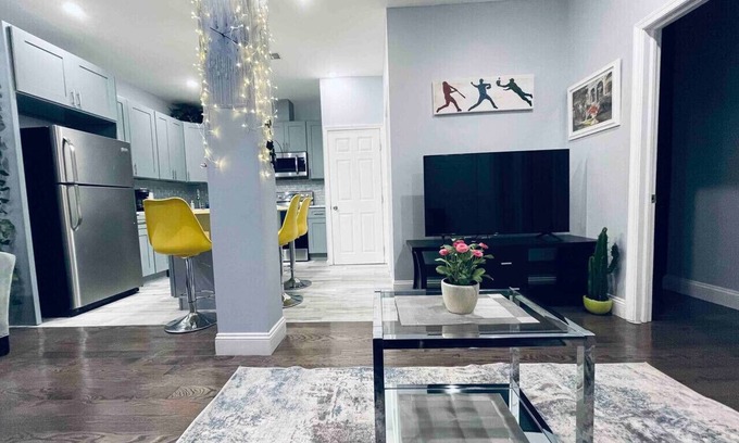 Gayborhood Apartment | Stunning 1Bedroom Apartment in Center City