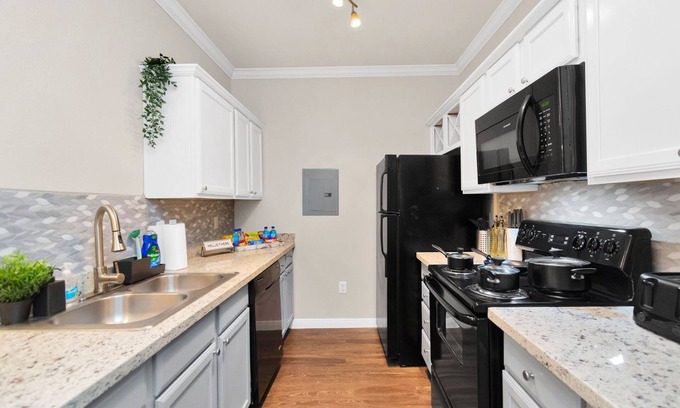 Humble Apartment | Stunning 1BR1.5BA located near IAH airport