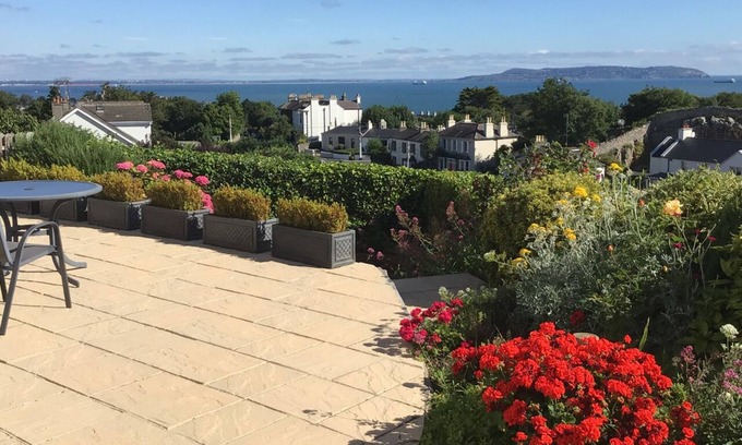 Dalkey Apartment | Stunning 2 Bedroom Apartment With Panoramic Sea Views private garden & parking