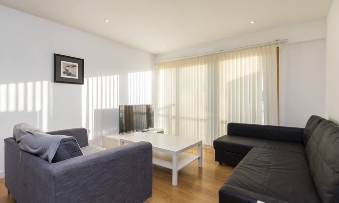 Fairfield Apartment | Stunning 2 bed | 2 bathroom apartment moments from East Croydon station