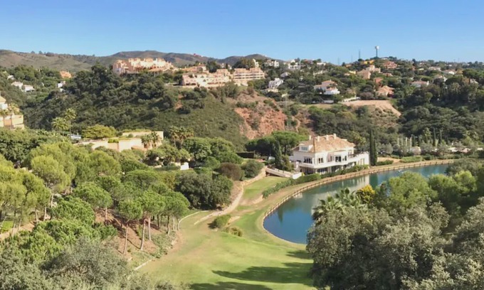 Elviria Apartment | Stunning 2 bed apartment in Exclusive Elviria Hills Complex