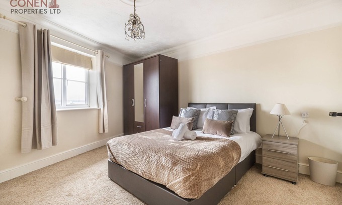West Thurrock Apartment | Stunning 2-Bed Apartment in Grays