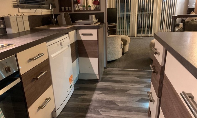 St George Cabin | Stunning 2 bed Lodge in towyn free Wi-Fi, parking