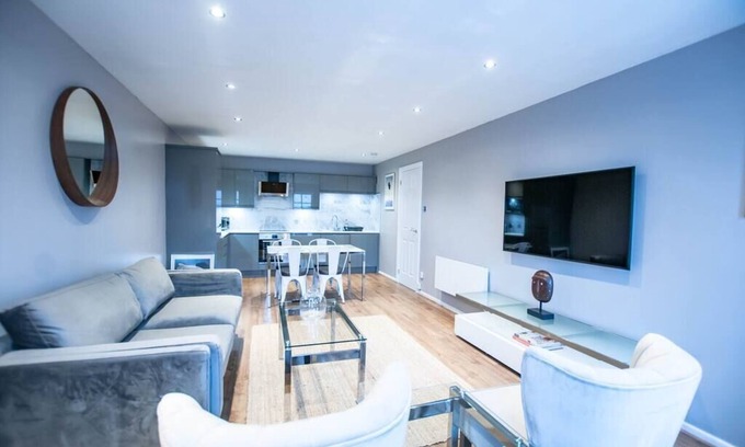 East End Apartment | ⭐️ Stunning 2 Bed Merchant City Apartment⭐️Parking⭐️