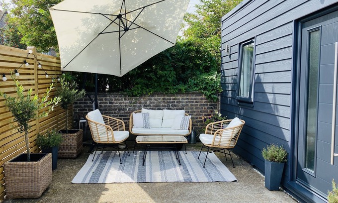 Eastbourne Apartment | Stunning 2-Bed self contained oasis in Eastbourne