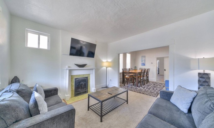 Sugar House House | Stunning 2-bedroom Sanctuary in Salt Lake City with AC, WiFi
