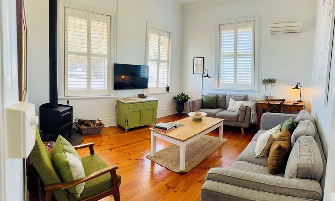 Dalrymple Apartment | Stunning 2 bedroom apartment on the foreshore