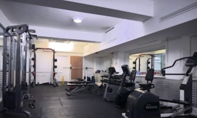 Brondesbury Apartment | Stunning 2 Bedroom Apartment/ 2 Bathroom with Swimming Pool and Gym