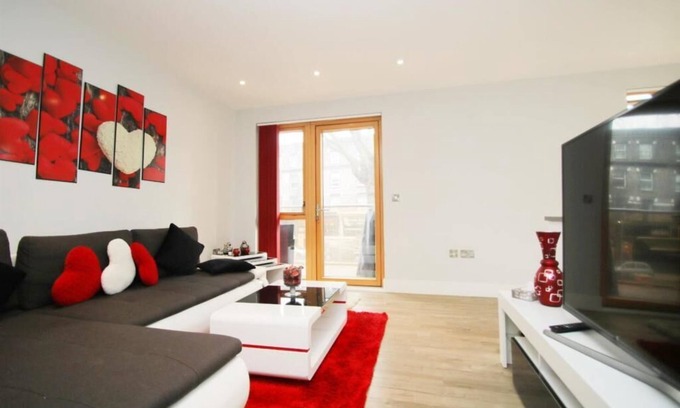 Acton Apartment | Stunning 2-bedroom flat in West London